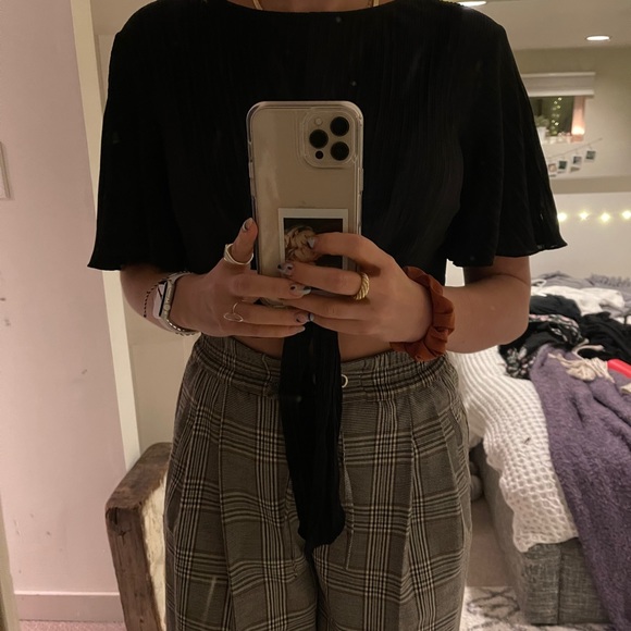 Fun cropped blouse!! - Picture 2 of 2